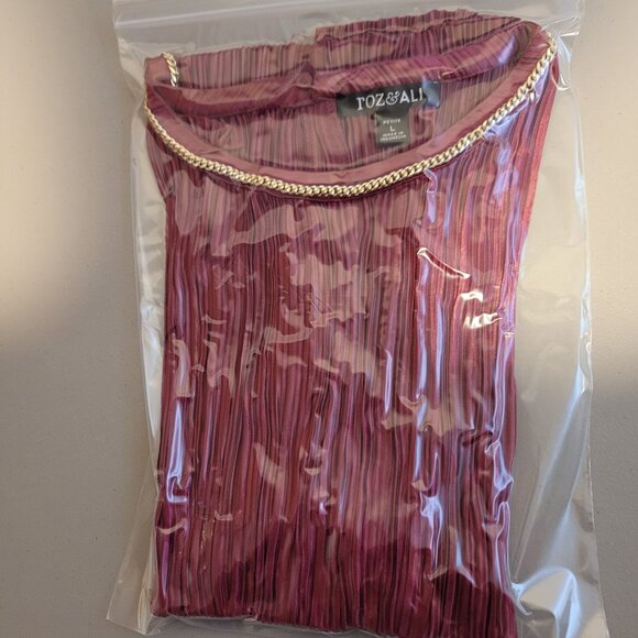Roz & Ali Petite L Sleeveless Pleated Top With Chain Detail In Berry Pink - Picture 14 of 14